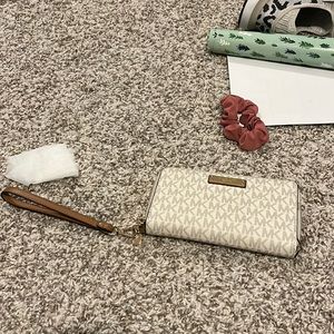 Michael Kors Wristlet